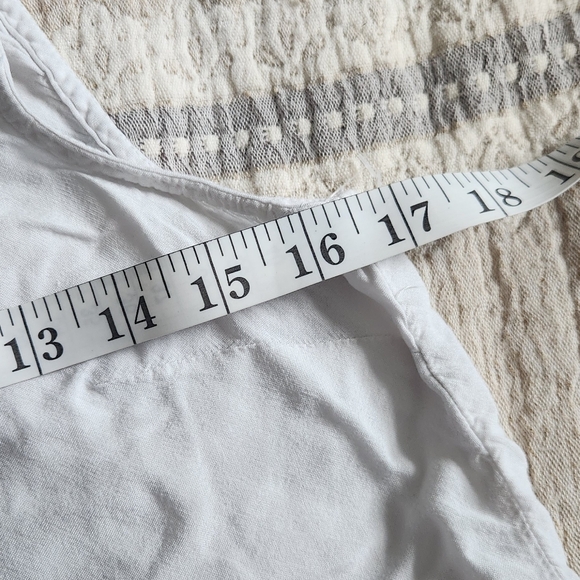 Old Navy eyelet tank sz M - Picture 6 of 6